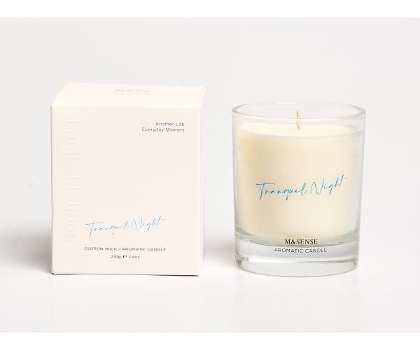 شمعة معطرة برائحة الأبيض البسيط