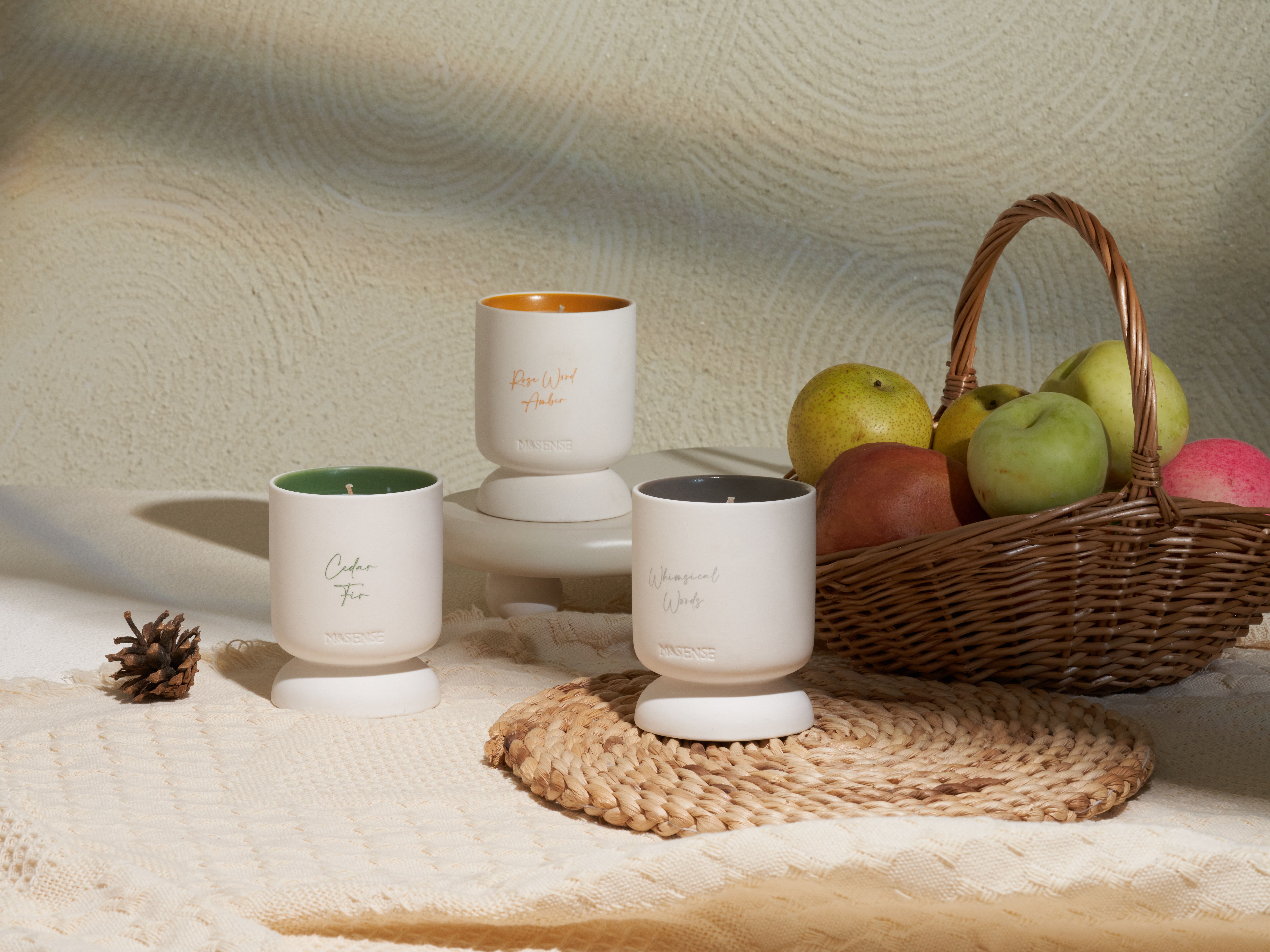 مجموعة الأبيض البسيط